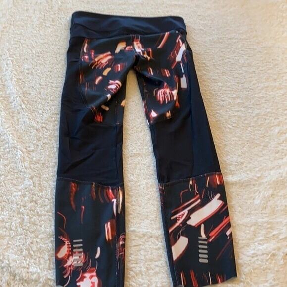 Under Armour Leggings Womens Small Black Red Compression Heat Gear Flames - Picture 6 of 10